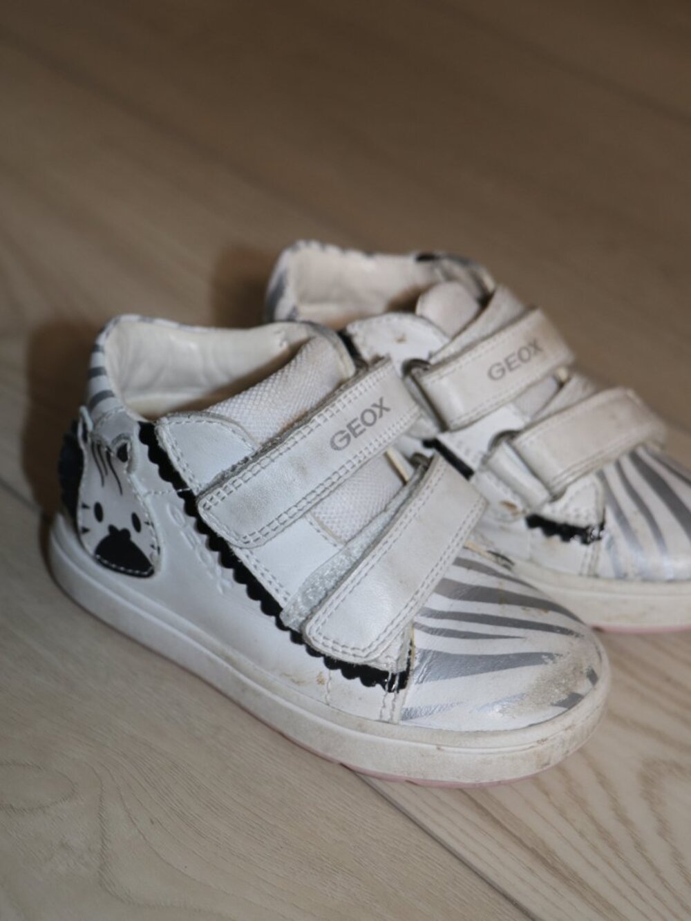 GEOX | Girls' Biglia Sneakers | size 6.5